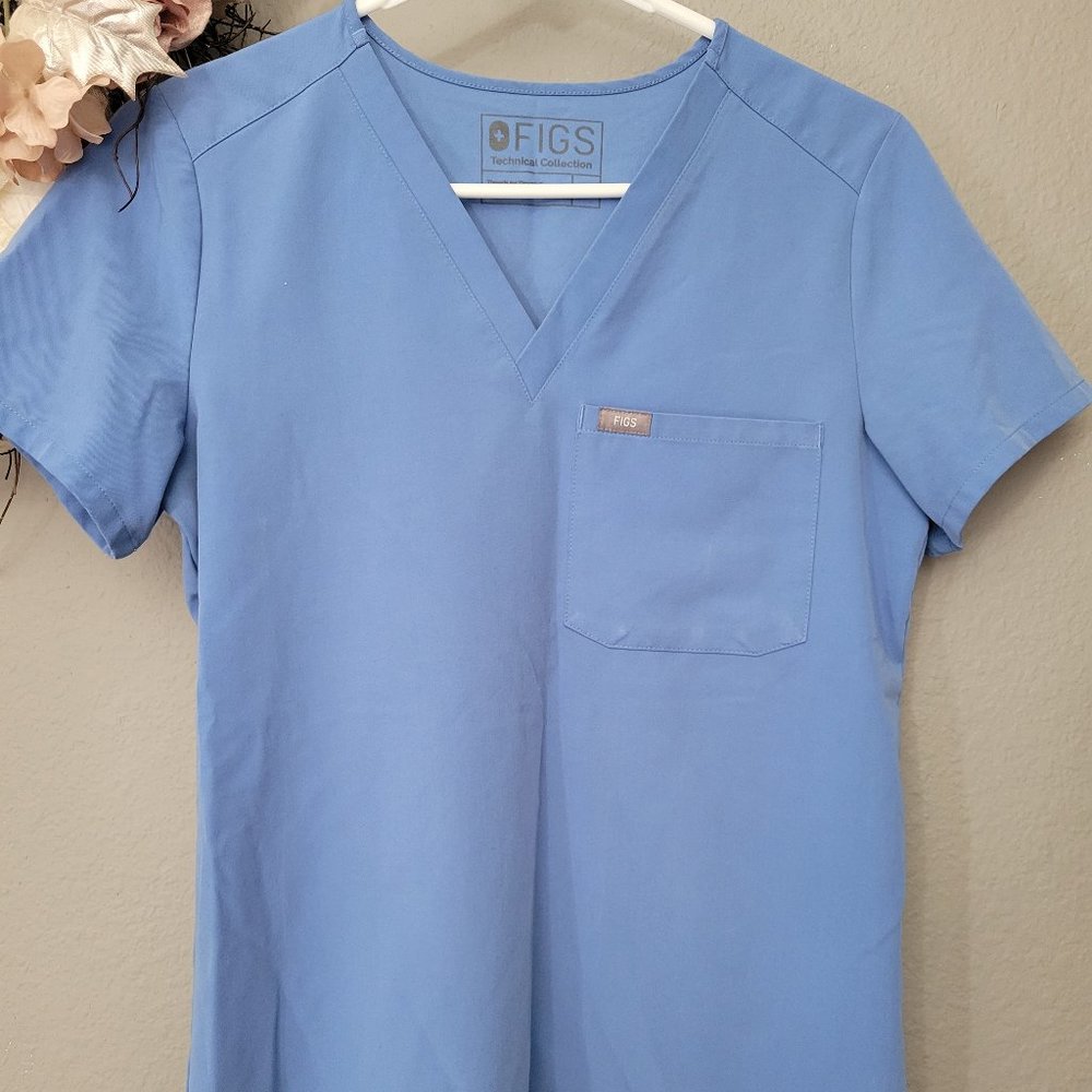 Catarina™ One-Pocket Scrub Top